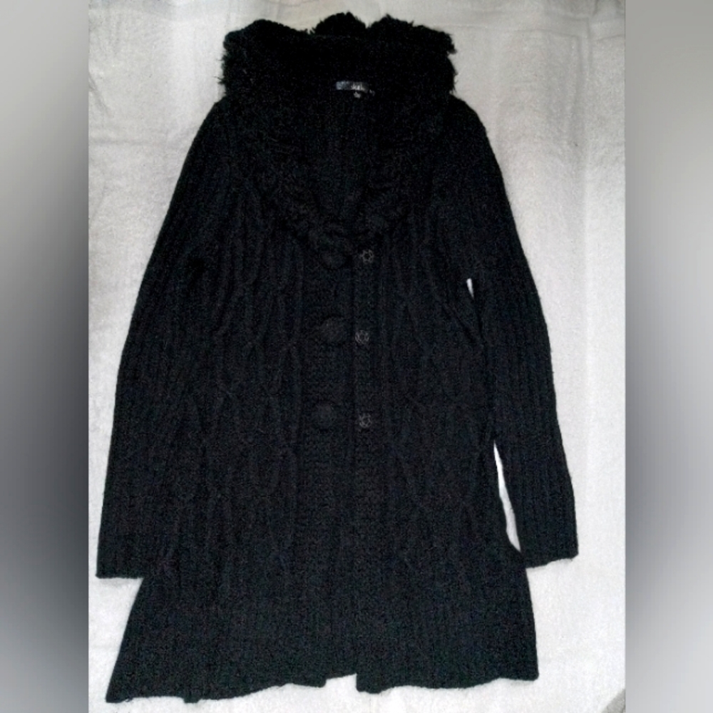 Sioni black sweater size L